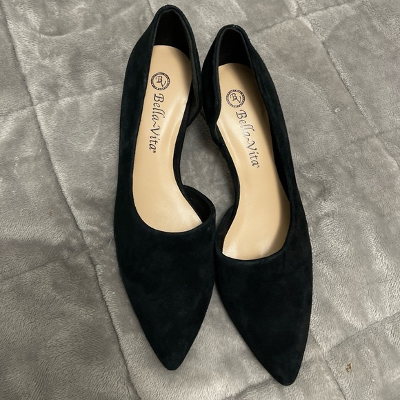 Bella Vita Shoes - Bella Vita Black Flats with Textured Design